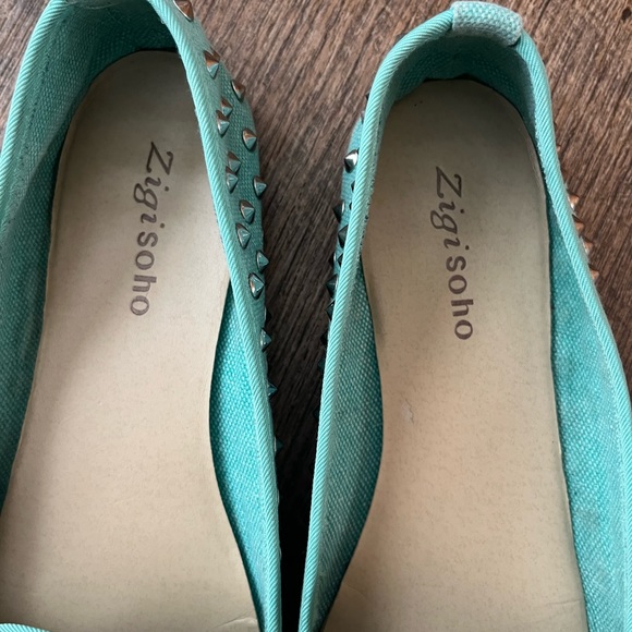 4/$25 Zigisoho Smokey Spiked Flats - 7 - Picture 3 of 6